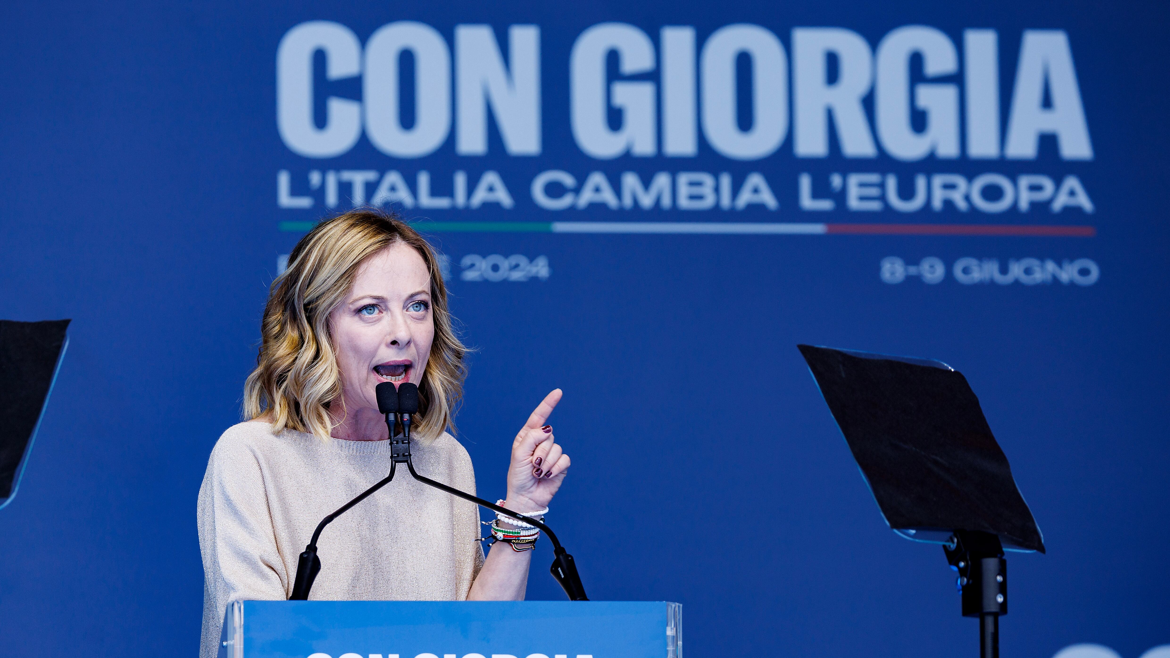 Immigrati, Meloni: "Storture nei decreti flussi. Bisogna cambiare"