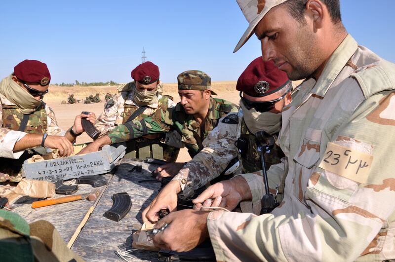 Così i parà addestrano i curdi a Erbil 14