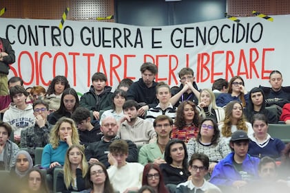 Greta Thunberg all'università di Verona, aula occupata: le immagini 3