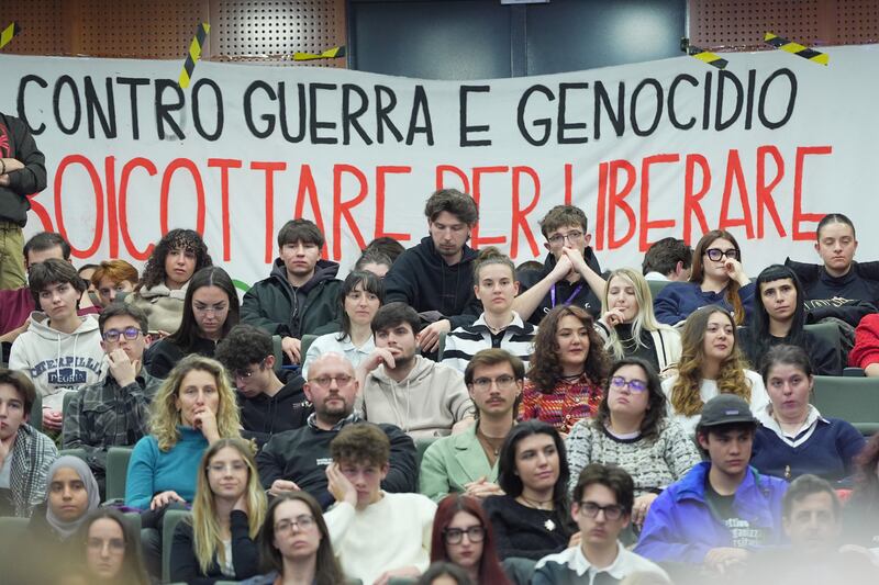 Greta Thunberg all'università di Verona, aula occupata: le immagini 3