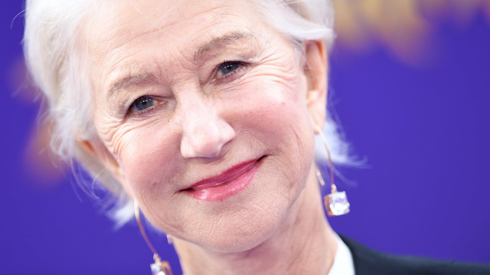 Helen Mirren ripulisce la Puglia dai rifiuti