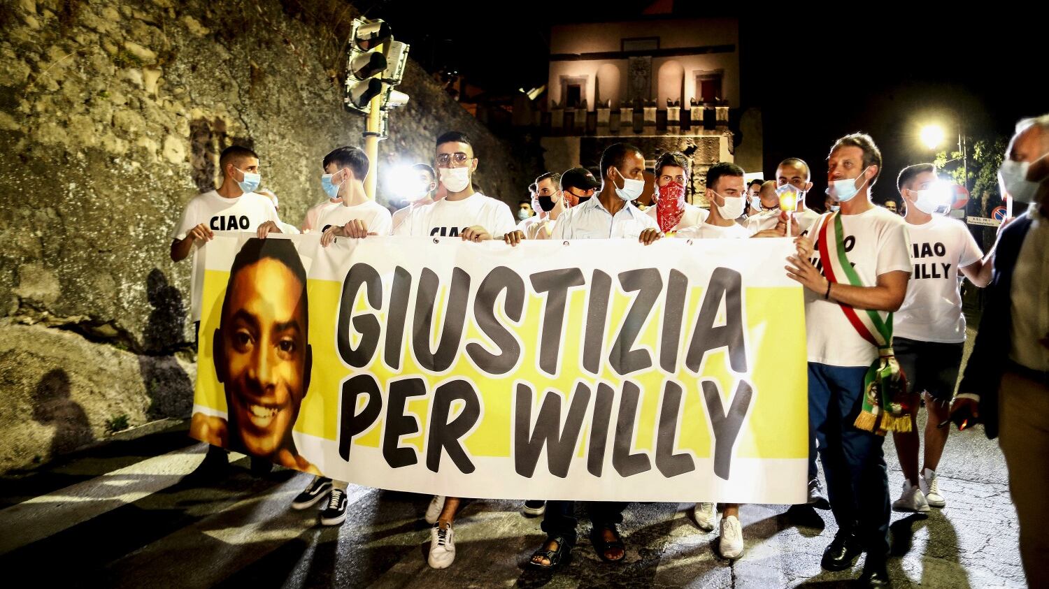 Palloncini e magliette per Willy: "Una morte barbara e ingiusta"