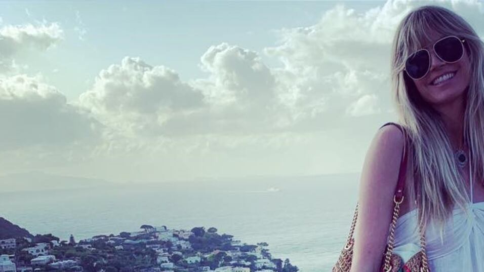 Heidi Klum si bagna nelle acque proibite di Capri: rischia una multa di 6mila euro