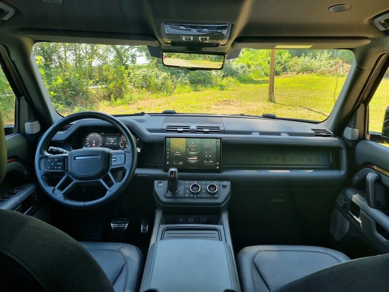 Land Rover Defender 130: guarda la gallery 11