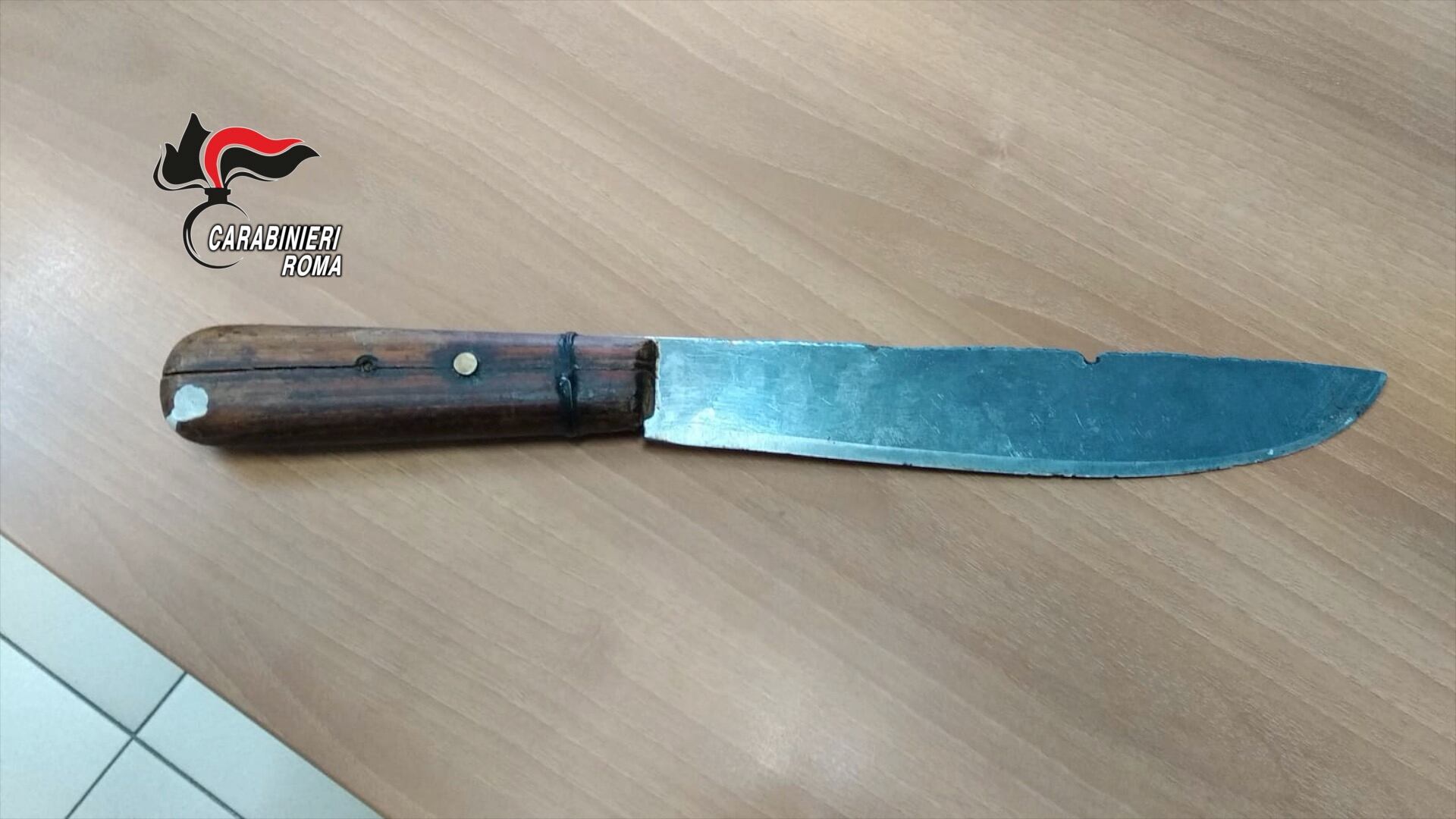 "Basta con schiamazzi" E tunisino col machete accoltella un birraio