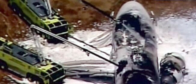 San Francisco, aereo si schianta e va in fiamme 6