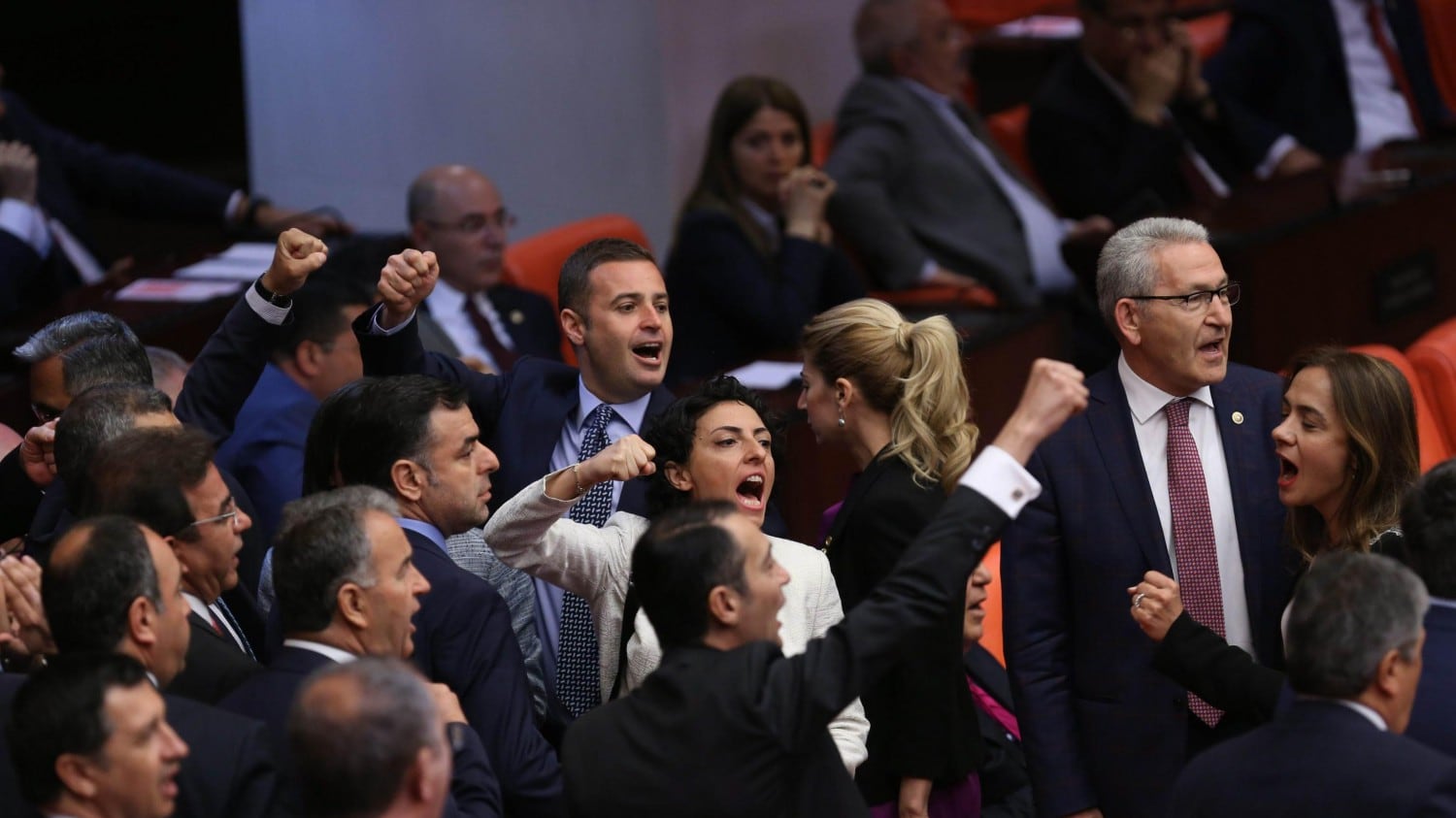 Turchia, eliminata immunità politica A rischio i parlamentari filo-curdi