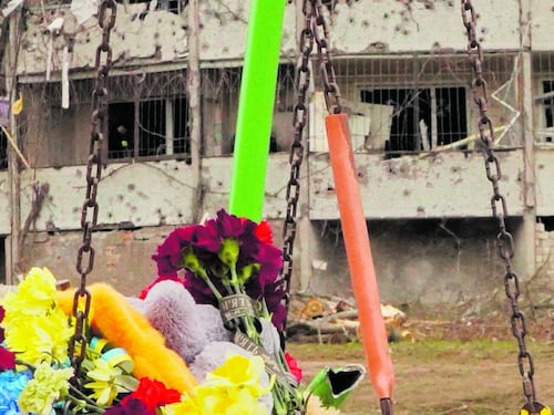 Ecco la pace russa: missile su un parco e strage di bambini. "Il mondo risponda"