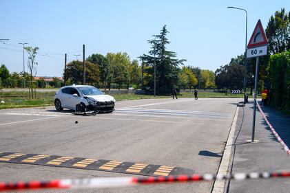 Incidente mortale in via Saponaro, Milano. Le immagini dell'auto rubata abbandonata dai pirati della strada 7