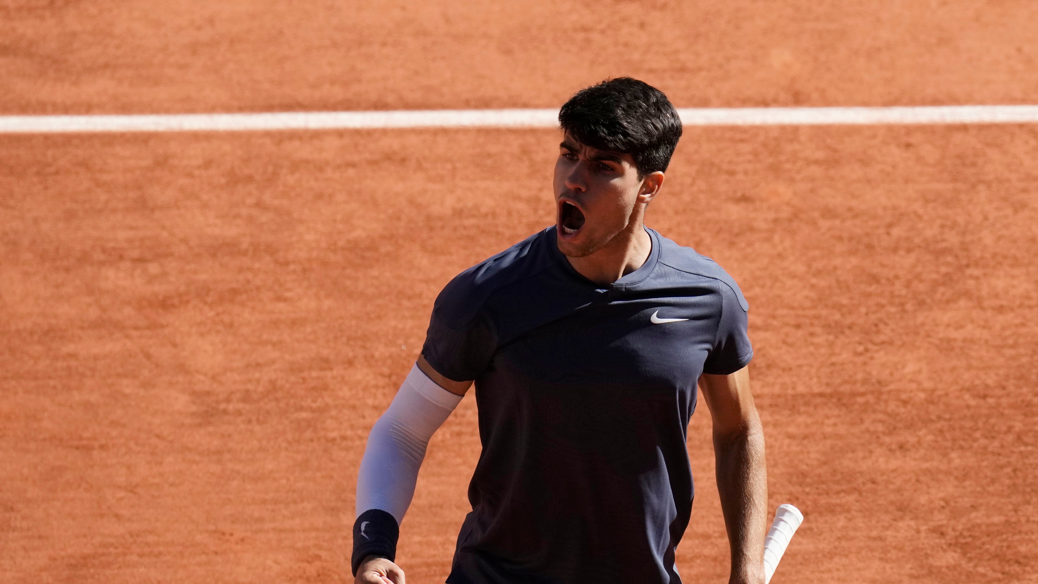 Roland Garros, Alcaraz in finale: Sinner battuto in 5 set
