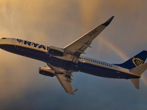 Inverno amaro per i viaggiatori: Ryanair dimezza i voli e annuncia rincari sulle tariffe