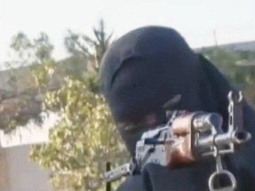 Adesso le donne dell'Isis vogliono partecipare alle esecuzioni di infedeli