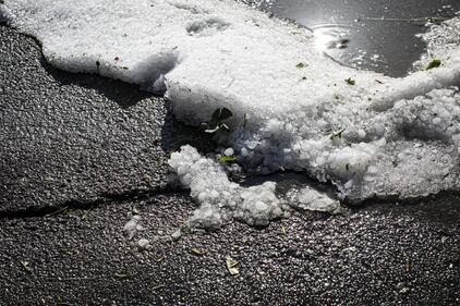 Maltempo a Nembro: le strade ricoperte di grandine 6