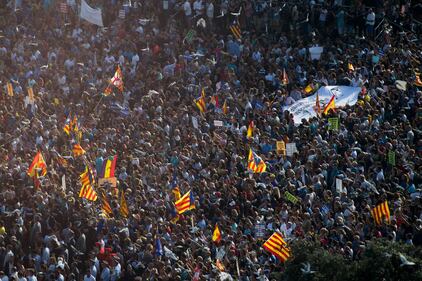 Barcellona in piazza per la pace dopo la strage sulla rambla 8