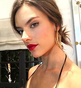 Alessandra Ambrosio nuda sui social 26