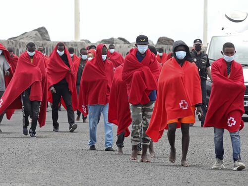 Sbarchi su del 30%: bomba migranti sulle spiagge italiane