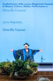 L'omaggio della laurea Honoris Causa a Ornella Vanoni 10