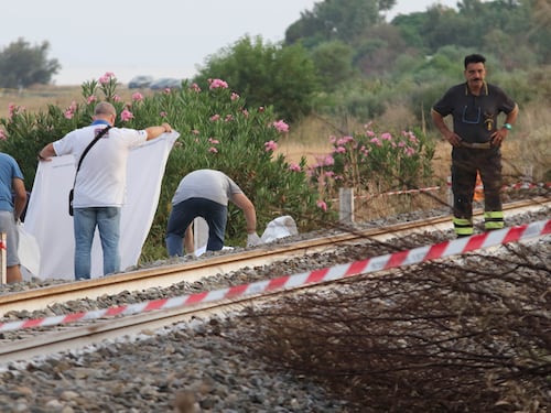 Brancaleone, ancora tanti attraversano i binari: "Sottopasso inaccessibile"