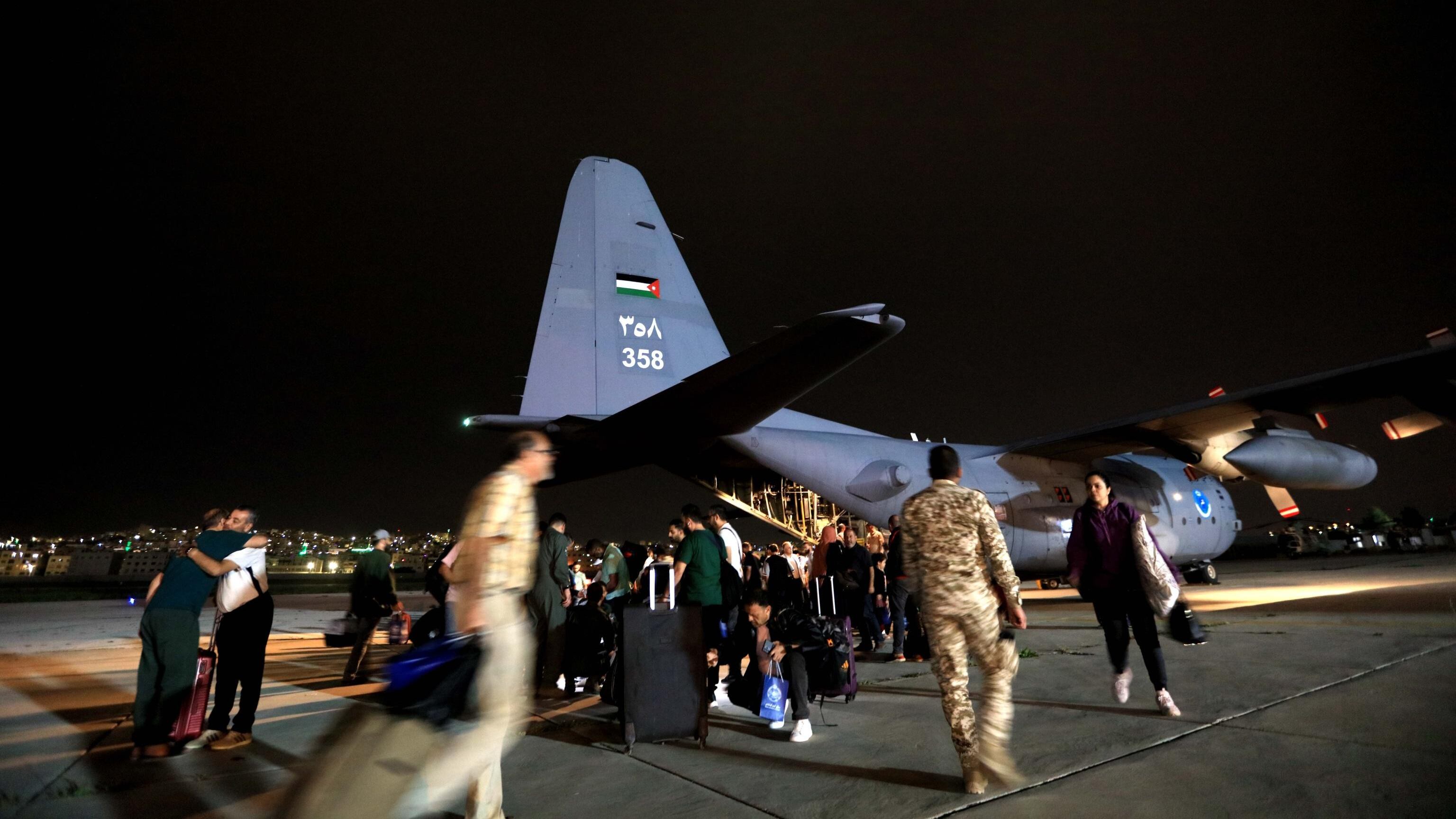 La notte della grande fuga. Via dal Sudan 140 italiani