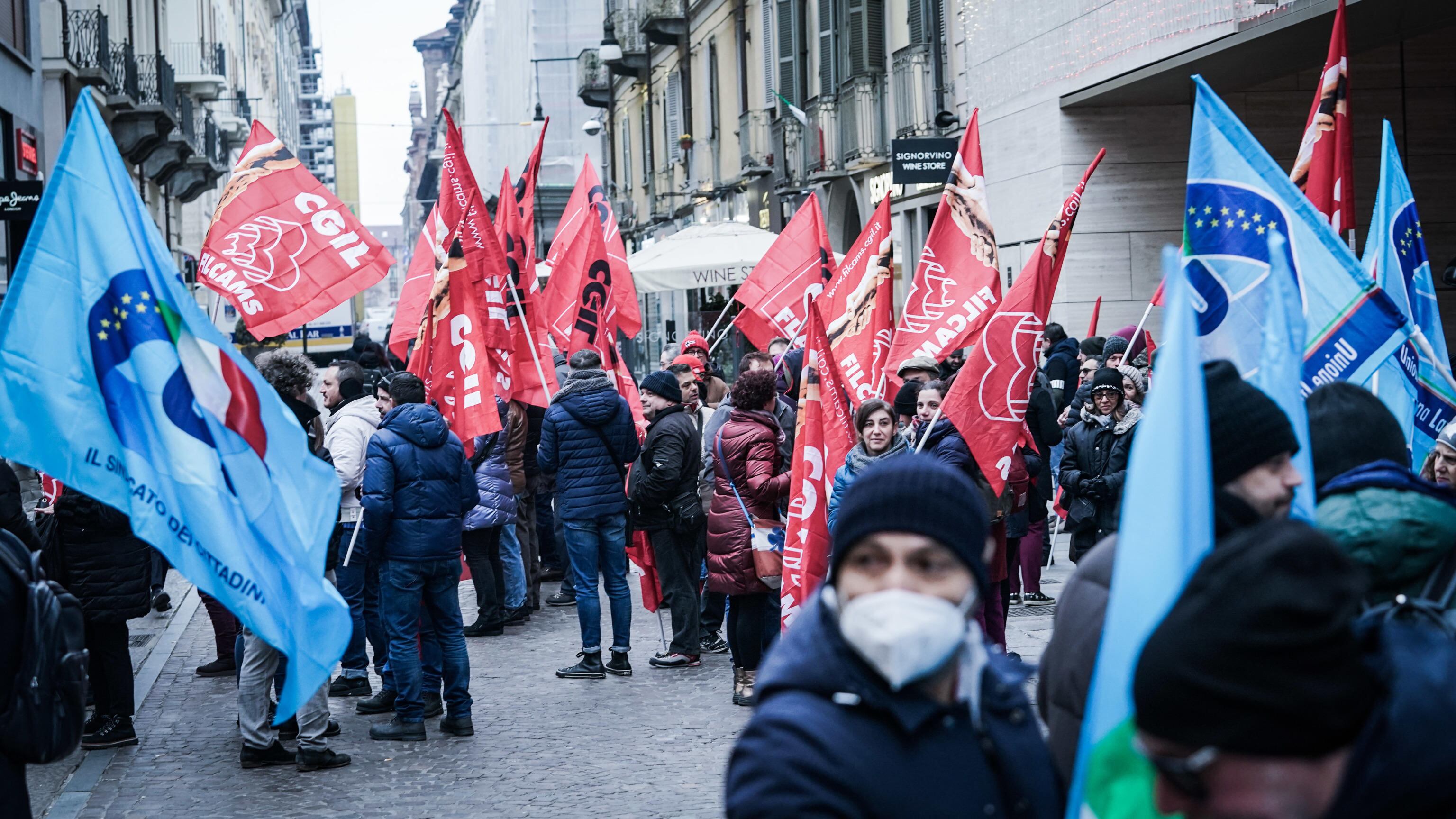 "Sciopero immotivato e ideologico". Salvini smaschera i sindacati
