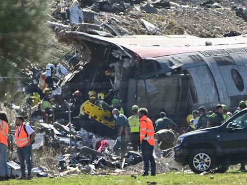 “I vagoni sbalzati in aria per 5 secondi”: le testimonianze choc sull’incidente ferroviario in Spagna