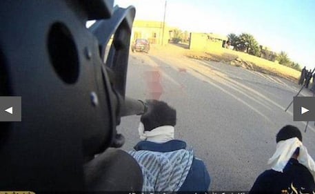 L'Isis e le videocamere sui mirini dei fucili: così filmano le esecuzioni 3
