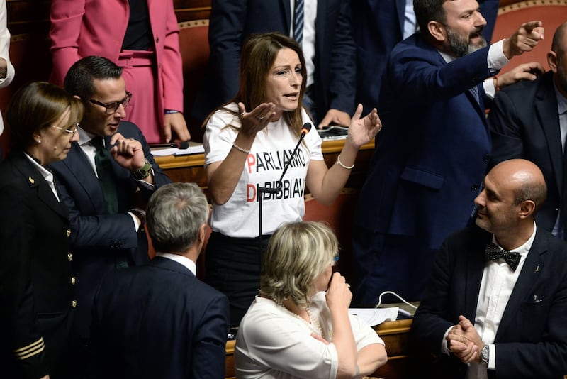 La Borgonzoni protesta in Senato: "Parliamo di Bibbiano" 4