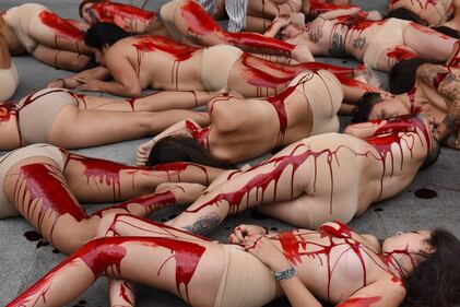 Madrid, la protesta choc degli animalisti 13