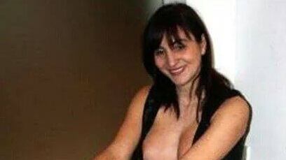 La prof nuda: "Hanno violato il mio profilo..."