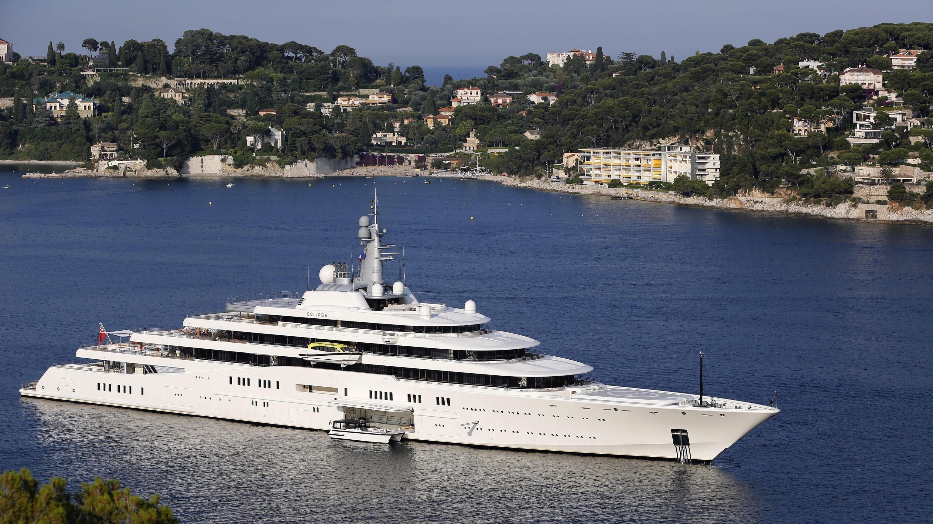 "Un milione a testa". Abramovich in crisi: la richiesta