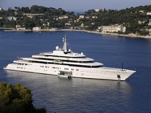 "Un milione a testa". Abramovich in crisi: la richiesta