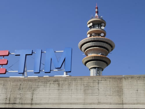 Tim, il cda promuove l'Opas di Poste
