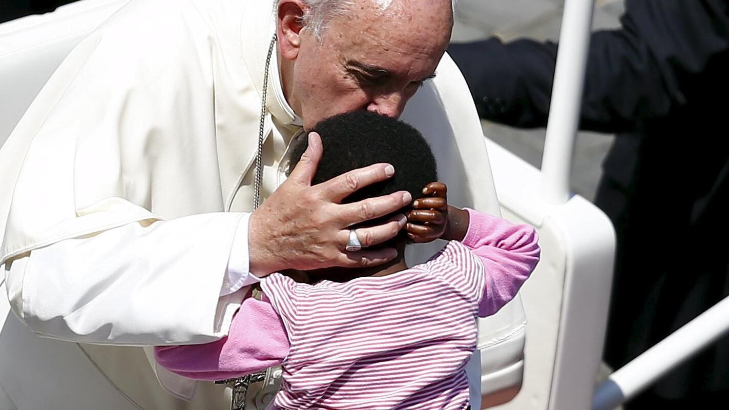 Vola un corvo in Vaticano e scrive a Bergoglio