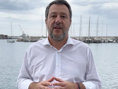 Salvini mobilita la Lega: campagna contro i "giudici politicizzati"