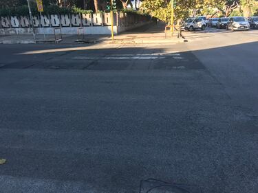 Roma, la segnaletica stradale cade a pezzi 5