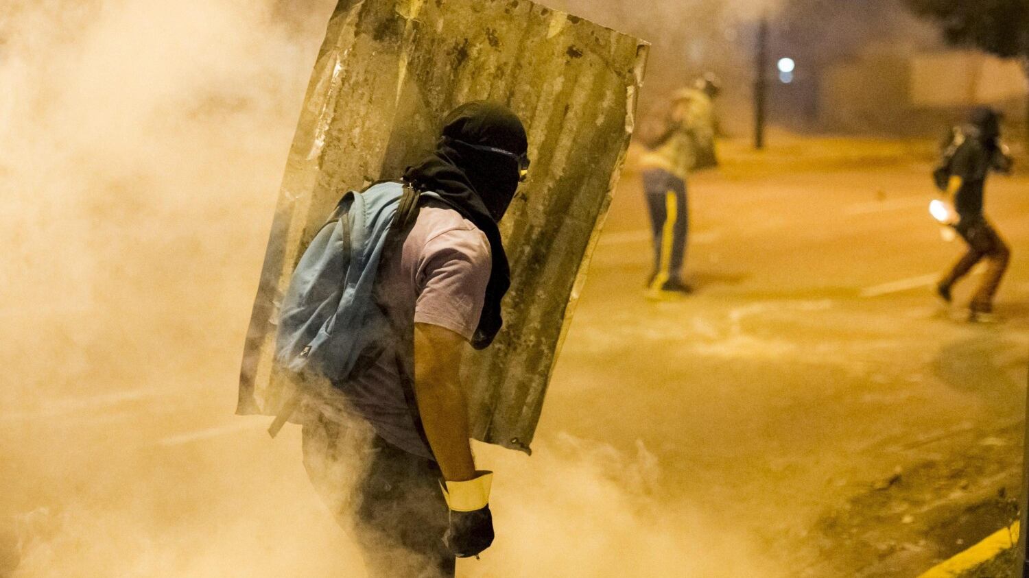 Venezuela nel caos: proteste e morti, le reginette lanciano #MissesPorLaPaz