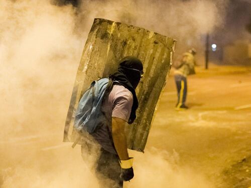 Venezuela nel caos: proteste e morti, le reginette lanciano #MissesPorLaPaz