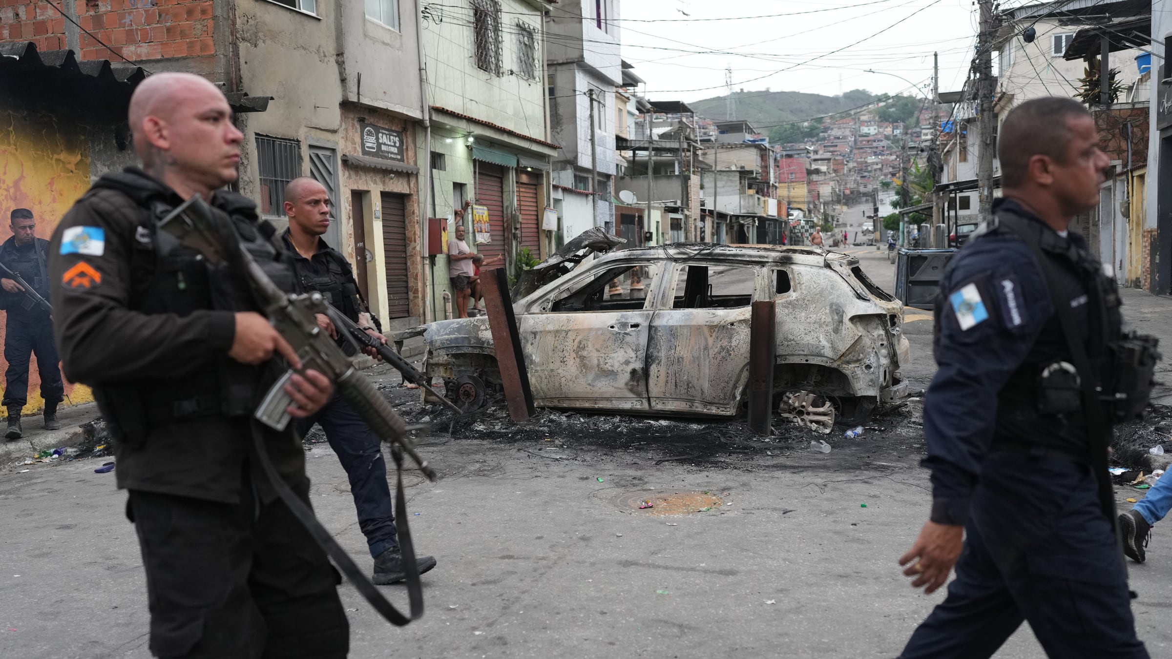 Guerra anti-narco a Rio de Janeiro: 122 morti e 81 arresti nel maxi blitz nelle favelas