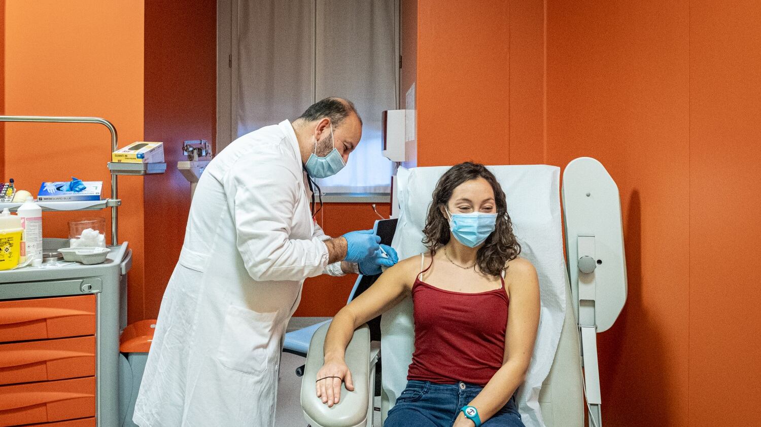 Vaccini, ospedali in allarme. "Bisogna rivedere il piano"