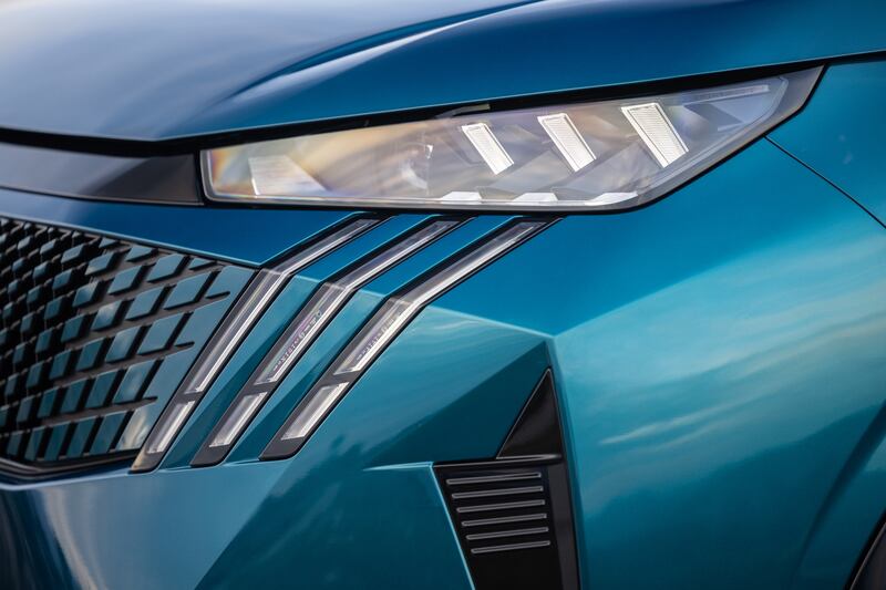 Peugeot e-3008: guarda tutte le foto 19