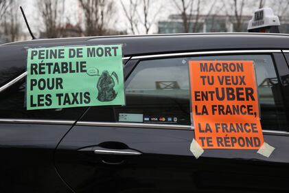 Guerriglia a Parigi contro Uber 7