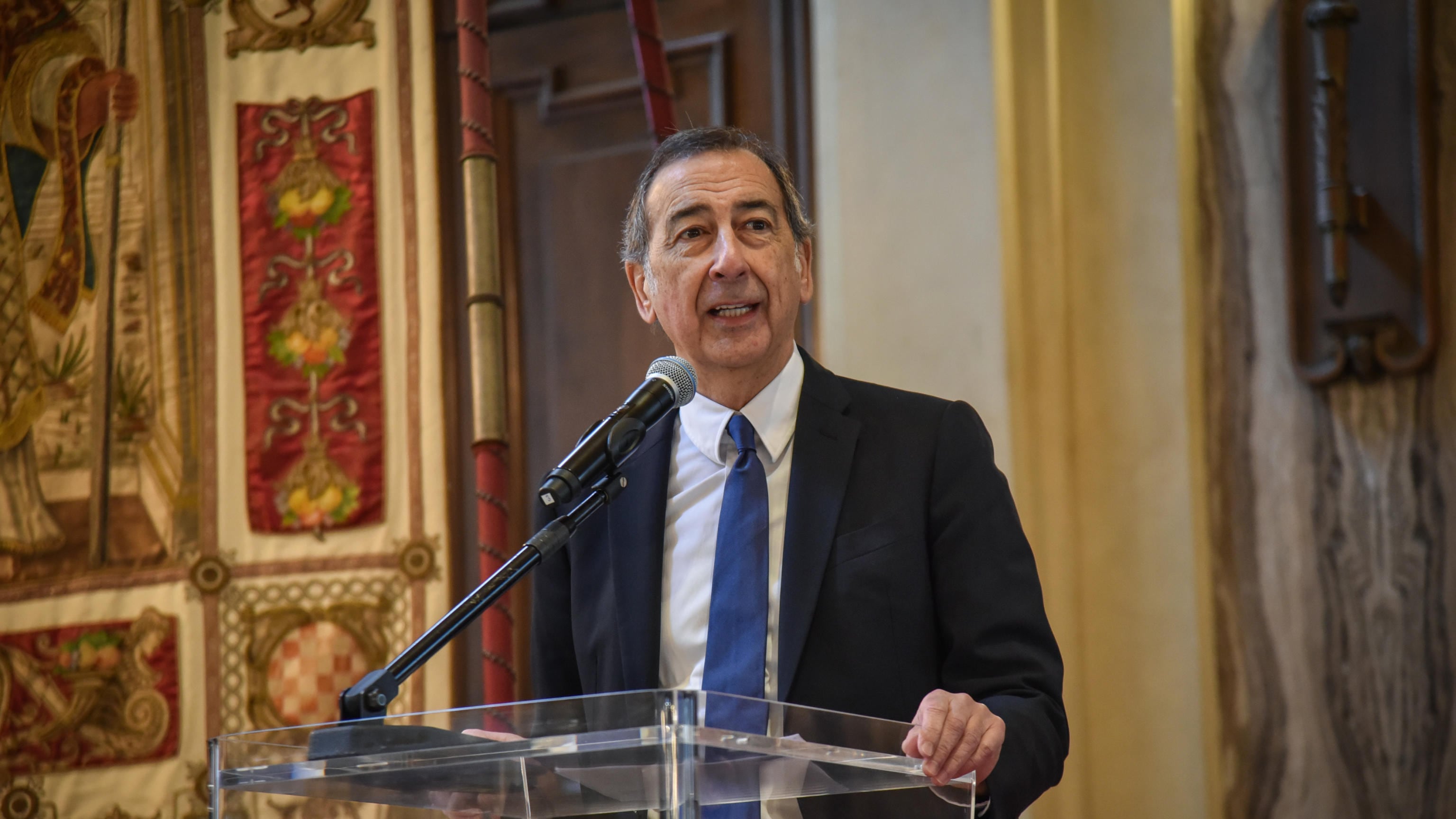 "Milano non vada verso destra fascista". L’ultimo deliro del sindaco Sala: ecco cosa ha detto