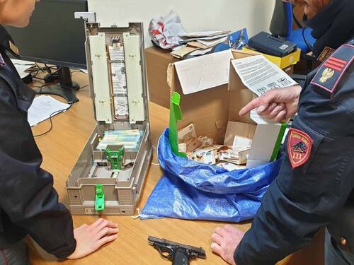 Rapinatore sequestra un dipendente postale per portare via 70mila euro