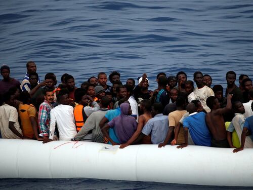 Migranti, il sindaco di Riace contrattacca: "Il mio modello ha dato fastidio"