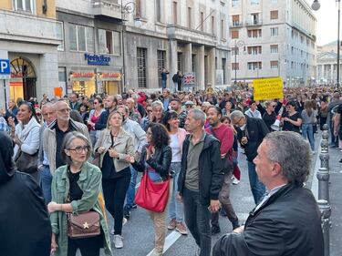 Trieste, migliaia di No pass in corteo 6