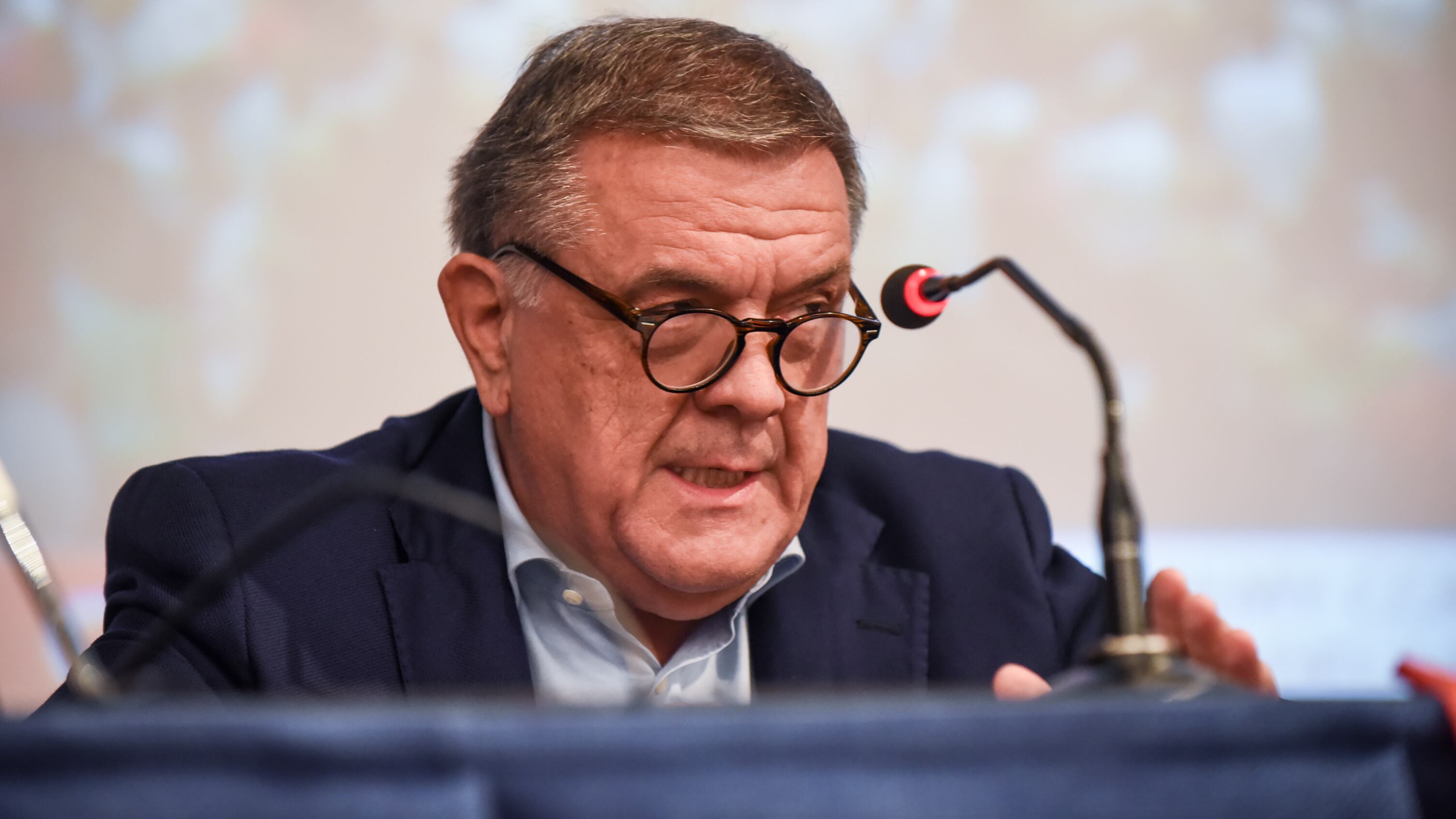 Lo scandalo Qatargate nascosto sotto il tappeto per non disturbare la sinistra e i socialisti