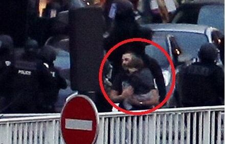 L'ostaggio eroe che ha sparato al terrorista