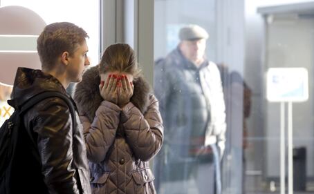 Aereo precipitato in Egitto, il dolore dei famigliari a San Pietroburgo 6