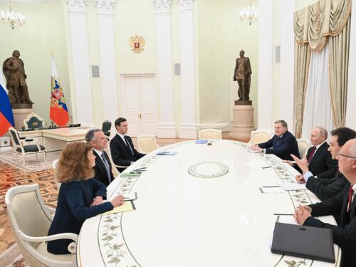 Putin minaccia di colpire l'Ue. Trump: "In Ucraina un disastro"