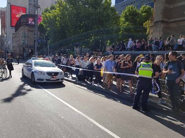 Auto contro la folla a Melbourne, le immagini dell'attacco 1